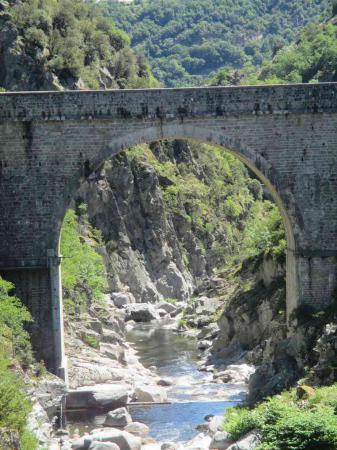 Pont sur la vallée du Doux